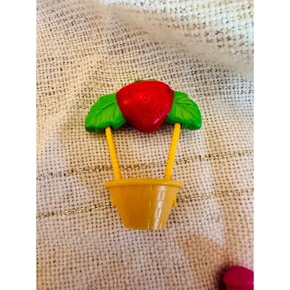 Rare Vintage Strawberry Shortcake Magnetic Mini Figure - Picture 4 of 5